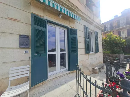 Central Design Flat With Parking