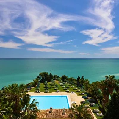 Pestana Viking - Beach & Golf Resort Отели рядом с достопримечательностью «Пляж Карвальо»