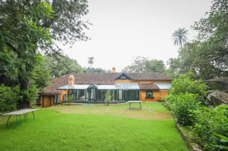 WelcomHeritage Connaught House Отели рядом с достопримечательностью «Пандав Бгаван Комплекс»