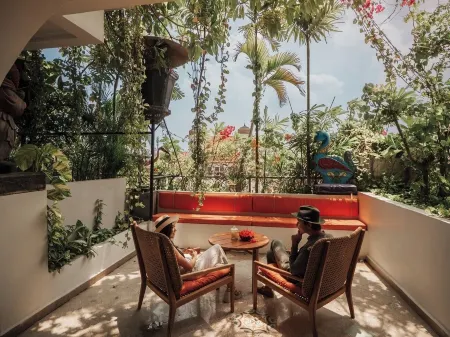 House of Tugu, Old Town Jakarta Отели рядом с достопримечательностью «Toko Merah»