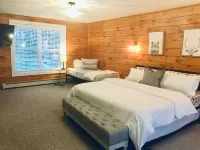 White Mountains sleeps 11 PET FRIENDLY with indoor/outdoor pools, hiking/biking