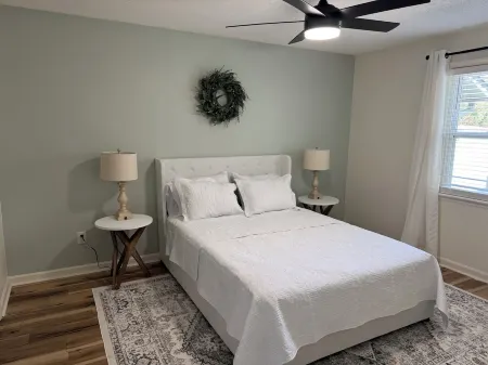 Juniper: 3 bedroom w/ pool