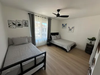 Beautiful Family Friendly Canyon Home with Pool & BBQ, 14 mi to Six Flags Hotels near Top Out Climbing Gym