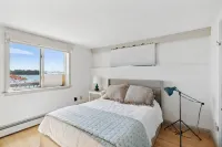 Charming ocean-view cottage just 10 minutes from downtown Freeport shops