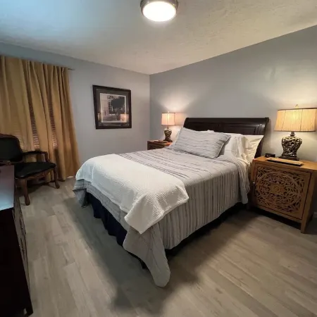 River Living - One Story - 2 bd/2ba - On the River - 2Blks to Main St - VIEWS