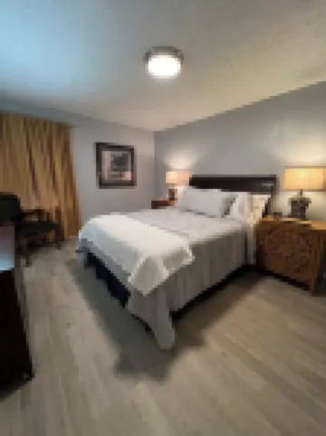 River Living - One Story - 2 bd/2ba - On the River - 2Blks to Main St - VIEWS