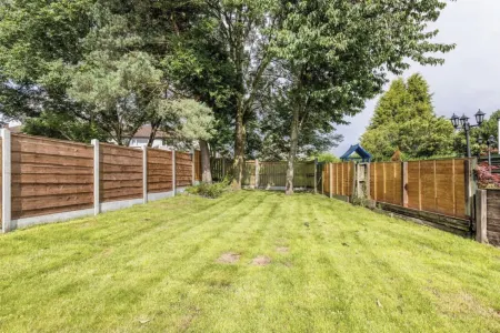 3 Bed House - Sleeps 5 - Parking - Garden - Wifi