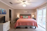 Best LOCATION!! Adjacent to King and Prince Resort!! Sleeps 6-8 Hôtels à : Ile de Saint-Simon