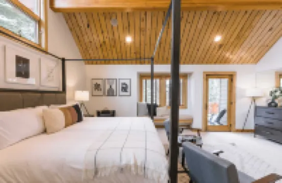 Coyote Moon by AvantStay Cabin WSauna Mins from DT Truckee NorthStar