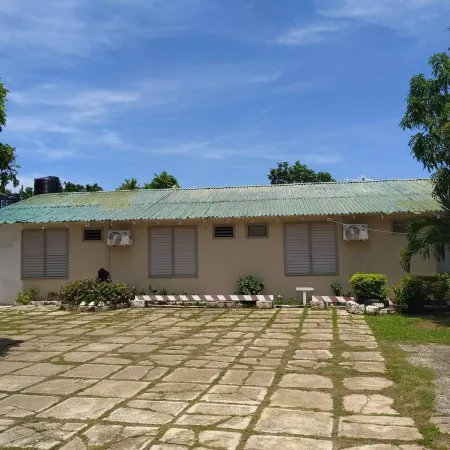 Entire 6-Bedroom Villa Free Parking with Fast Wifi