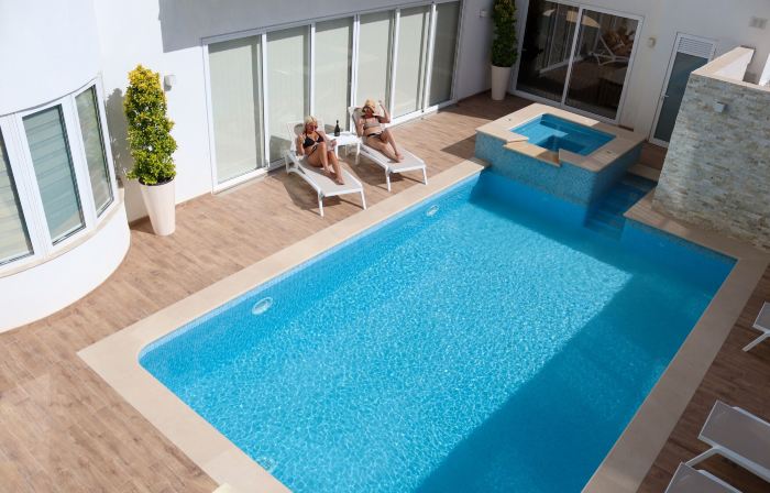 100 Boutique Living