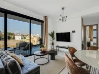 Sanders Elgio - Precious 3-Bdr Apt with Balcony