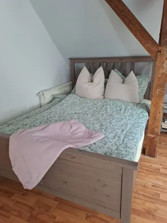 Quiet and centrally located apartment on the top floor of an old villa Отели в г. Фалькензе