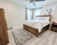 Bungalow On The Blvd - Perfect for long stays, TVs in every room, ample parking!