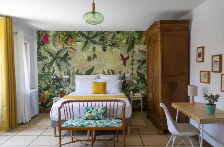 Maison et Table d'hôtes le Camélia Blanc Отели в г. Мирамбо