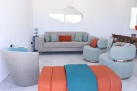 Duplex Terrasse Vue Mer et Ville, Pieds Dans l'Eau - Homestays