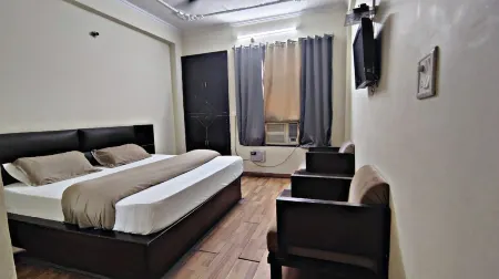 Nancy Paradise hotel Отели рядом с достопримечательностью «British cemetery gang nahar»