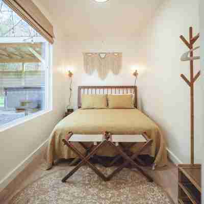 Steel Nest- a charming 2-bedroom container house Rockbridge Rooms