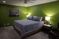 Spacious Mid-Century Modern 3BR 2BT