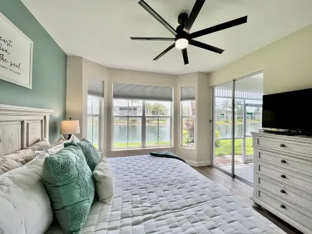 Fully-renovated Coastal Condo in Naples