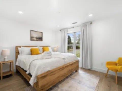 Kennesaw Charm-3 Min to Downtown & Pet Friendly! Hotels in Kennesaw