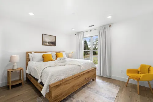 Kennesaw Charm-3 Min to Downtown & Pet Friendly!