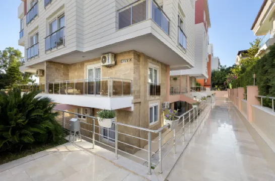 Onix Apart Hotel Отели рядом с достопримечательностью «Пляж Коньяалты»