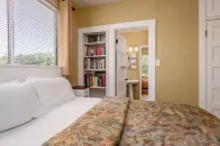 The Cactus Blossom: Perfect off Main St. Retreat for Wine Tasting & Exploring