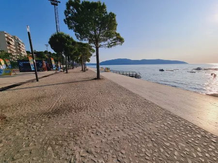 Teo's Deluxe Studios