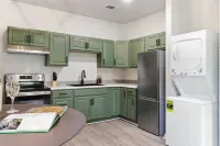 Crystal Clear Comfort Studio ~D Hotels in Thunderbolt