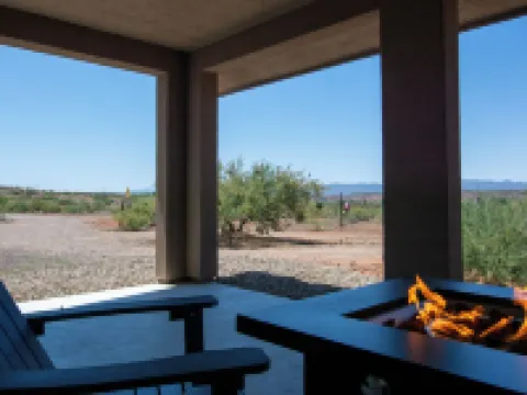 Winery Cottage Near Sedona • Sauna • Hot Tub • Views Hotels in Cornville