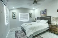 Modern 3 bedrooms with king size bed and hot tub