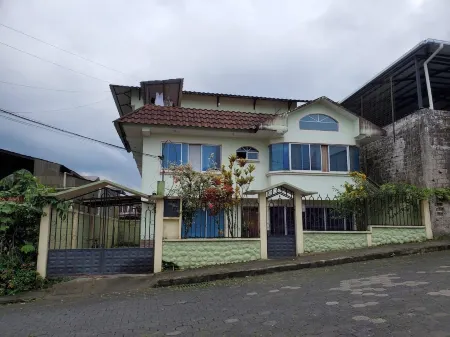 Hermoso y cómodo departamento, totalmente equipado y amoblado. Отели в г. Пуйо