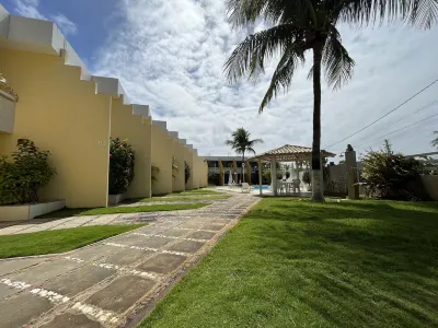 Guarajuba, Duplex right on the sand. Great location!