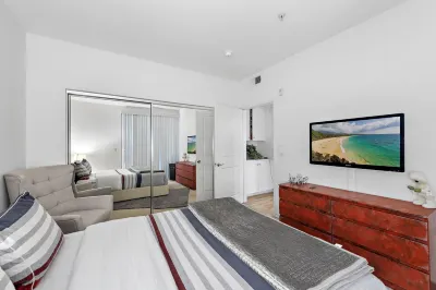 Luxury Spectrum Apartment with Pool & Spa, Gym