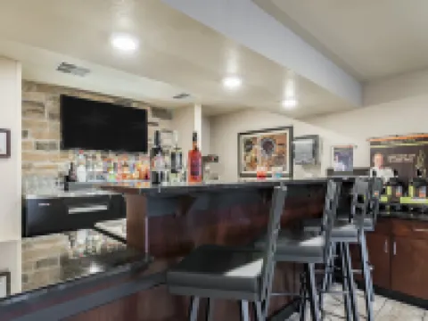 Cobblestone Inn & Suites - Lamoni Hotels in Lamoni