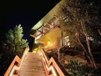 Sky Ridge - hilltop cabin with stunning views Hotels near Mountain Pottery