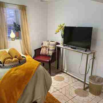 Chic 1-bedroom apartment in phenomenal Chicago with WiFi, AC Rooms