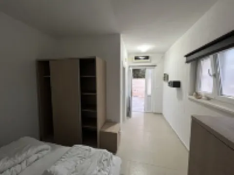 Villa Pina Tisno Apartment Zonsa, 2 people Hoteles en Tisno