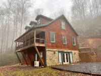 Secluded Cabin near Great Smoky Mts, Game room