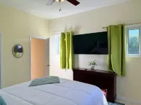 Beach Access House. with Beach Supplies. Hotel a Farmer's Hill