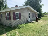 Torch Lake Village Cozy Cottage with private dock