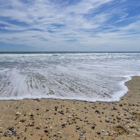 Beautiful House with Hot Tub, One Minute walk to beach