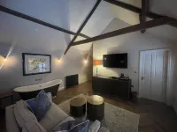 Stylish apartment above popular traditional village pub! Hotels in 