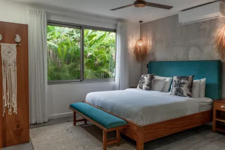 Spacious luxury villa with incredible ocean views, 5 minutes from the beach