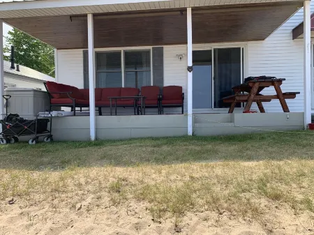 Beachfront Property with 3 Bedrooms, 2 Bathrooms, Laundry Room - Sleeps 6