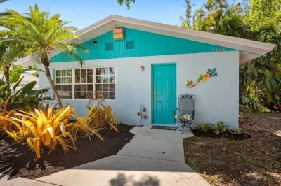 Bamboo Oasis - 5 miles to Downtown Naples & Beach