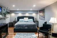 Newly remodeled garden-level suite near downtown in Cheesman Park neighborhood.