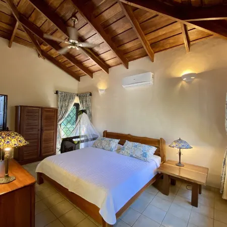 Beautiful Villa, Private Pool, Amazing Gardens! Walkable 5 Bedrooms Отели в г. Пуэрто Каррильо