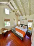 Beautiful West Coast villa, shared pool, Inc Fairmont Beachclub access for four. Hotels in Porters